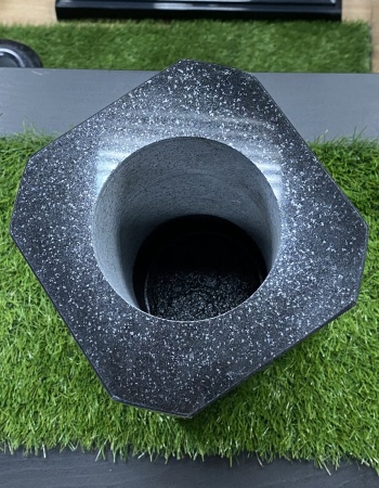 Ваза гранитная 07