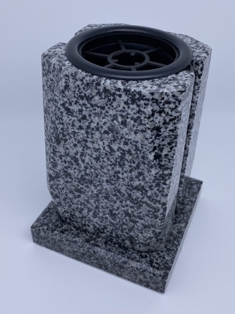 Ваза гранитная 05