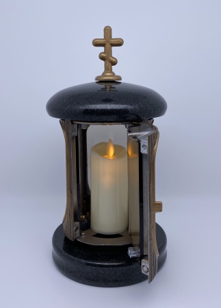 Ваза гранитная 10