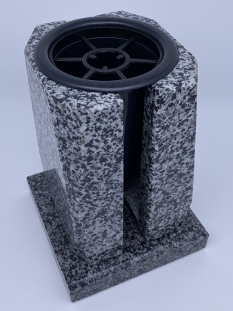 Ваза гранитная 05