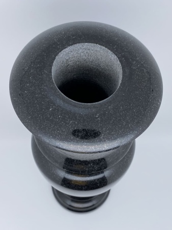 Ваза гранитная 09