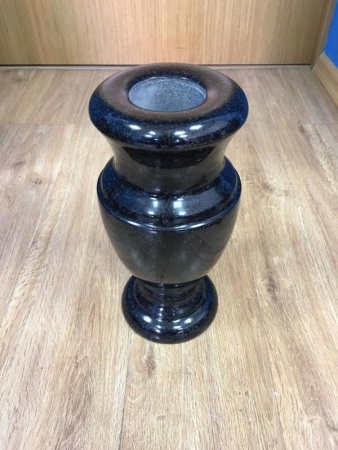 Ваза гранитная 02