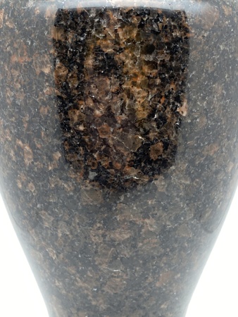 Ваза гранитная 03