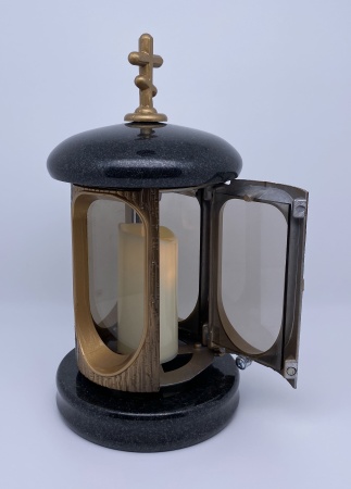 Ваза гранитная 10