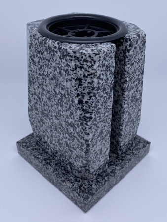 Ваза гранитная 05