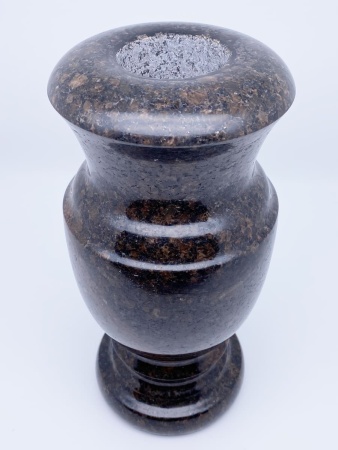 Ваза гранитная 03