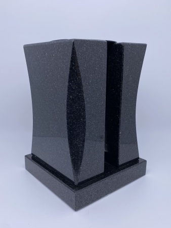 Ваза гранитная 04