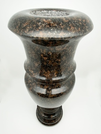 Ваза гранитная 12