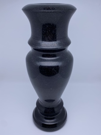 Ваза гранитная 09